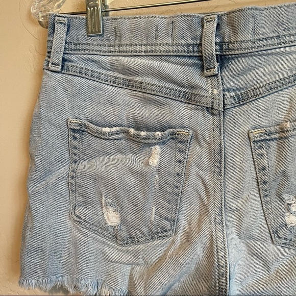 Hollister Ultra High Rise Vintage Distressed Denim Shorts - Picture 9 of 12